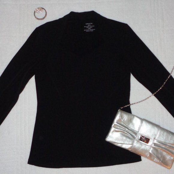 💗 3/$25 Black long sleeve top - Picture 2 of 12